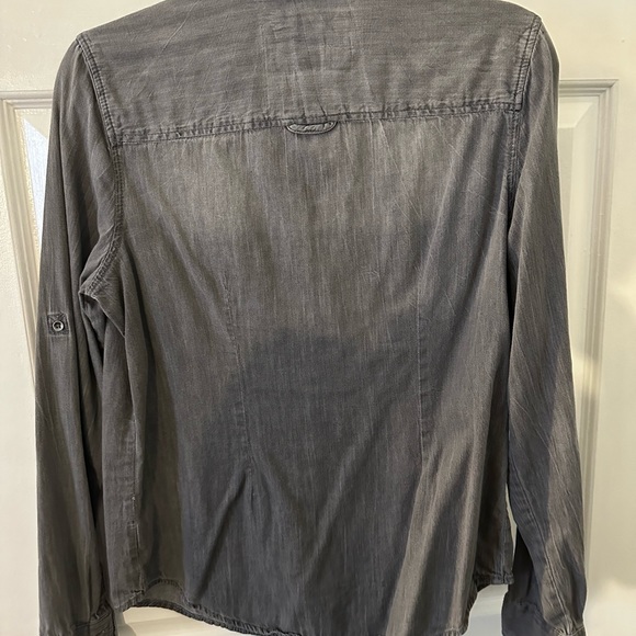 Women’s Button up Shirt - Picture 2 of 2